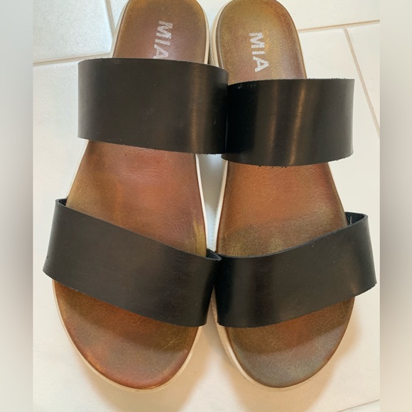 Mia Chunky Black Strap Sandals with White Soles - Picture 3 of 9